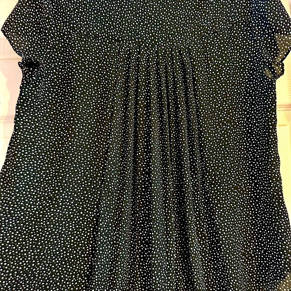 EUC Banana Republic Black and White‎ Puff Sleeve Blouse Size M